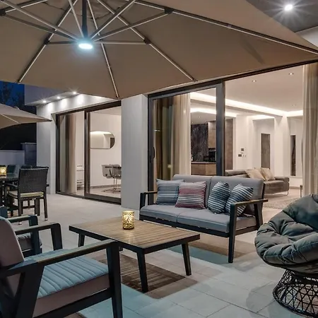 New! Lady Maris With Heated Private Pool, 5 En-suite Bedrooms, 70m From Villa