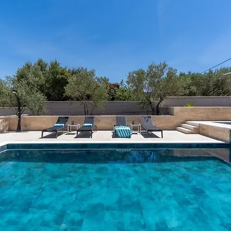New! Lady Maris With Heated Private Pool, 5 En-suite Bedrooms, 70m From *