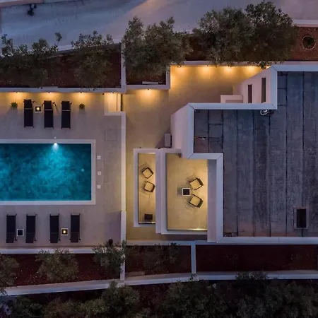 Villa New! Lady Maris With Heated Private Pool, 5 En-suite Bedrooms, 70m From *