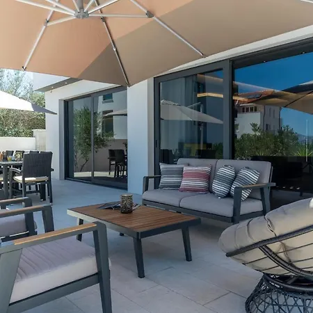New! Lady Maris With Heated Private Pool, 5 En-suite Bedrooms, 70m From *