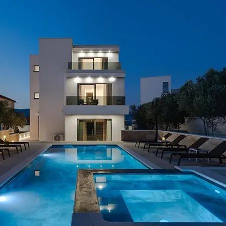 New! Lady Maris With Heated Private Pool, 5 En-suite Bedrooms, 70m From Villa Slatine